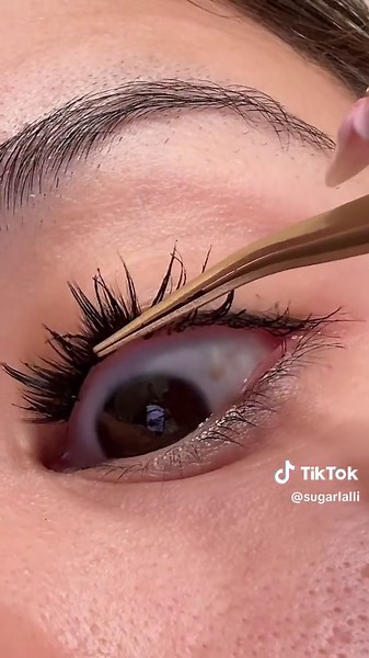 How to Apply Lash Clusters: Easy Lash Cluster Tutorial