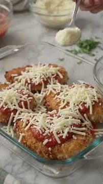 🧀🍗 Crispy chicken, marinara, and melted mozzarella—Chicken Parmigiana is pure comfort food! 😍