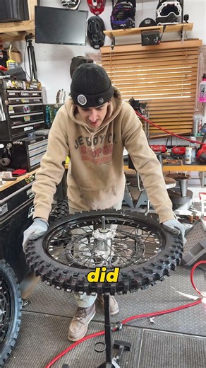 How to change a tire when the baby powder runs out 🫣