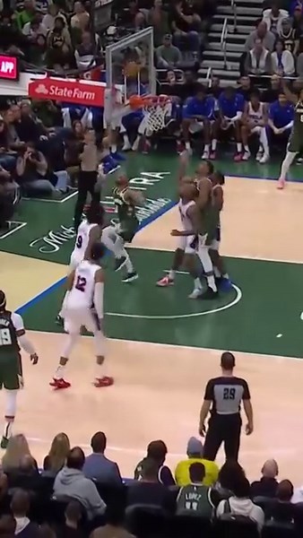 214K views · 2.5K reactions | Dame is on FIRE!  Live on TNT | NBA | Facebook