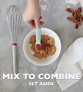 I’m in love… Cinnamon Sugar Roasted Pecans, sweet, crunchy, extremely easy and totally addicting! PRINTABLE full recipe and pin: https://thissillygirlskitchen.com/cinnamon-sugar-roasted-pecans/ | This Silly Girl's Kitchen