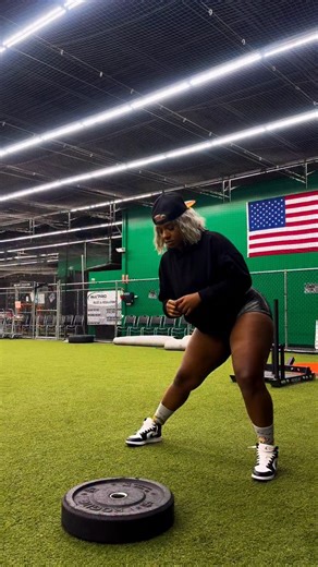 Plate Power Leg Workout 🦍🩷 (Sidebar: I’m Always Dancing don’t mind me 🥹😅) Using a thick 45 plate for elevation… (beginner stuff) this one builds strength, balance & booty! 🍑 Workout Flow: 1️⃣ Back Leg Step-Down Lunges (using the plate) – 10 reps each leg 2️⃣ 20-Rep Squat Set – deep, controlled, full range 3️⃣ Double Squat Pulse – 15 reps (each counts as one full one half squat) 💥 Repeat x4 rounds ⏱️ 2-minute break between each round Total time: ~30 mins of pure lower body fire 🔥 🩵Targets