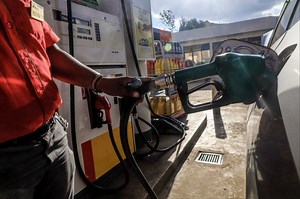What to Do If Your Gas Pump Nozzle Won't Shut Off, According To TikTok