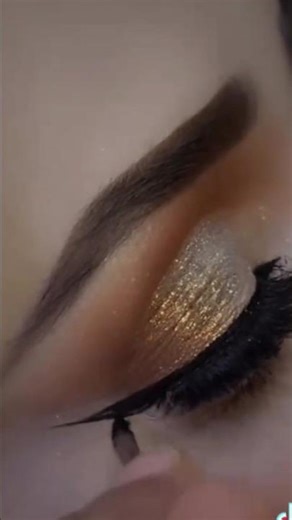 how to apply perfect eye liner tutorail#viral eyeliner application#makeup tips #coloured eyeliner