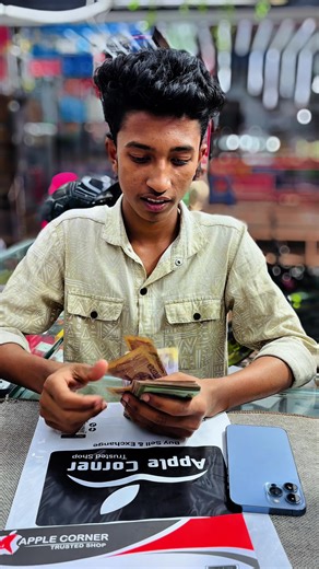 Happy Customer Experience at Apple Corner