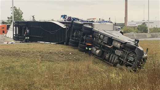 Semi-truck overturns on I-75 on Sunday evening