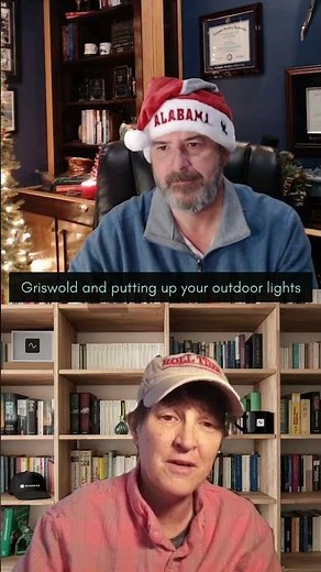 Ladder Safety for Last Minute Holiday Decorating #holidaysafety #safetytips