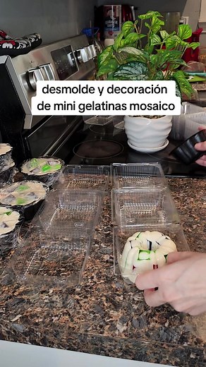Decoración de mini gelatinas mosaico para fiestas