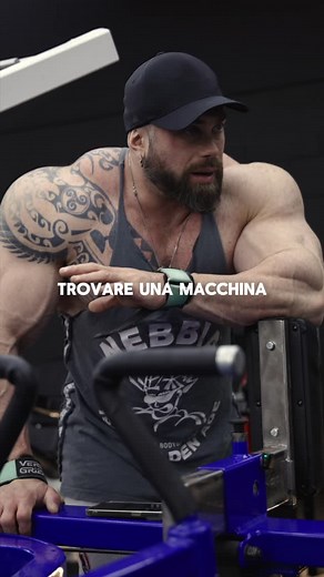 Andrea Presti on Instagram: "Volete recensioni muscolose sui macchinari?  : @robysidotiphotographer #andreapresti #bodybuilding #gym #gymworkout #workout."