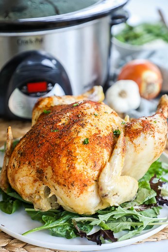 🍽 Crock Pot Rotisserie Chicken is a mom hack recipe you’ve been looking for! It’s almost as easy as running to your local grocery store to pick up a ready made one - but this tender chicken tastes AMAZING and can’t be beat! The best part? You can eat it as is or use it for countless other recipes. You should make 2 so you can throw some into the freezer! 👏🏼 https://easyfamilyrecipes.com/crock-pot-rotisserie-chicken/ #EasyFamilyRecipes #crocktober #slowcookerrecipes #crockpotrecipes #fallrecip