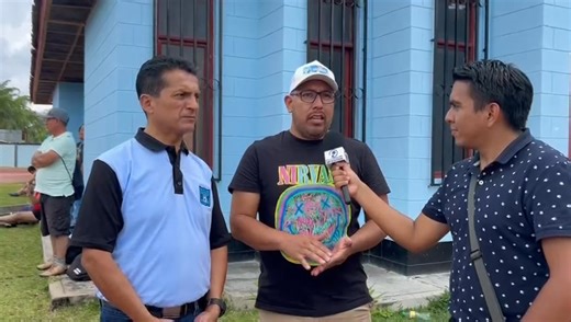 🏀 DIRECTOR Y PRESIDENTE DEL APAFA DEL COLEGIO SERAFÍN FILOMENO DESTACAN TRIUNFO DEL EQUIPO DE BÁSQUET SUB-16 EN CHILE 🇵🇪🎉 En diálogo con Radio Interactiva, el director del Colegio Serafín Filomeno y el presidente del APAFA expresaron su orgullo por el histórico triunfo del equipo de básquet Sub-16, que se coronó campeón sudamericano en Salamanca, Chile. 📡 Radio Interactiva Noticias ▪️ 92.9 FM #Moyobamba ▪️ 98.3 FM #Tarapoto 🌐 interactivaradio.com 📲 WhatsApp Interactiva: 942 666 954 | Inte