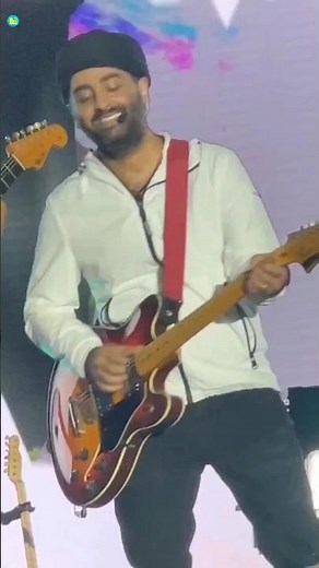 Chal Chaiya Chaiya 💖🔥 Arijit Singh Live Singing in Concert | Lyrics M1 #chaiya#arijitsingh #status