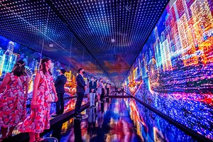 Travel back in time at the Singapore Flyer’s new ‘capsule’ ride | Coconuts