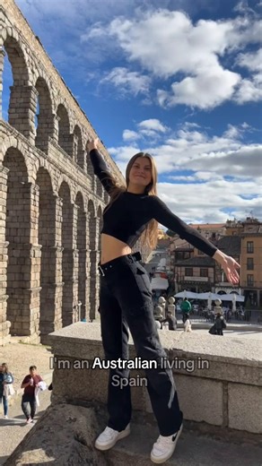 My Aussie slang video recently went viral on Instagram, so I wanted to properly reintroduce myself here too 🫶 I’m Your Aussie Teacher G - an Australian living in Spain and making videos about real English, travel, slang, and cultural differences. Tell me where you’re watching from 👇 #travel #spain #aussie #australia #english