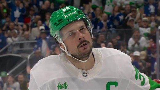 Maple Leafs’ Matthews scores two quick power-play goals to extend lead