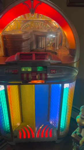 I received this beautiful Wurlitzer 1100 today. Early 1950’s/ late 1940’s excellent condition never restored. | Yossi Stern