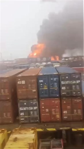 The first moments of the collision between the USA-flagged tanker m/t Stena Immaculate and Portuguese-flagged Feeder m/v Solong in the North Sea. • Several explosions occurred on the Stena Immaculate, which was loaded with 220,000 barrels of jet fuel. (It was reported that the chemical tanks loaded on the deck of the ship named Solong were empty.) The fire that followed completely fired the Solong. According to the latest statements from authorities, one crew member is missing. Fire extinguishin