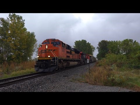 BNSF SD70ACe, CN ES44DC, & CN SD70M-2 lead CN E251 north through Wyandotte | 10/7/25 |
