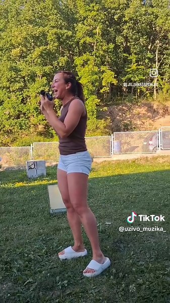 Uzivo Muzika TikTok instagram Facebook