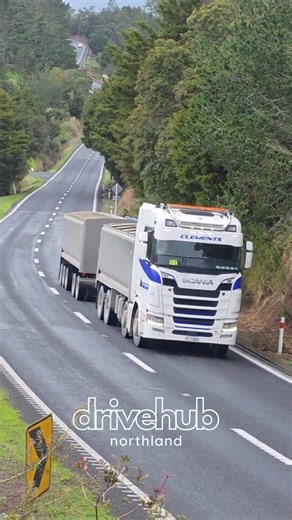 💜🤙🏾 Scania Bulk Tipper from 'the clever contractors' Clements hauling aggregates into the north 🤙🏾💜 #dhub24 #northlandtruckers Scania | DriveHub Northland