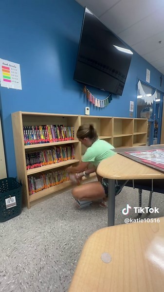 How are you organizing your classroom library? Our school uses Accelerated Reader, so I have all of mine leveled and color-coded based on that system. #teachersoftiktok #classroomsetup #classroomlibrary #AR #organization