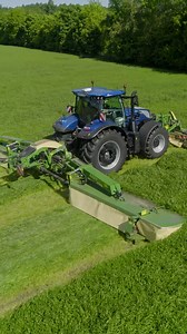53K views · 886 reactions | With our new EasyCut B 1250 Fold, we are setting the next milestone in green forage harvesting. The butterfly mower combination achieves a working width of up to 12.50 m and is optimally designed for controlled traffic farming. Thanks to our patented folding mechanism, the machine can be transported compactly and safely on the road  #KRONE #kroneagriculture | KRONE Agriculture | Facebook