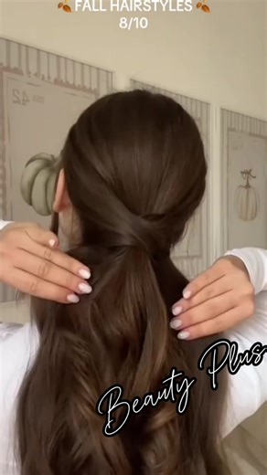 Easy and quick hairstyles Effortless Hairstyles for Medium Hair #easyhairstyles, #hairtutorials, #messybun, #mediumhair, #hairinspo