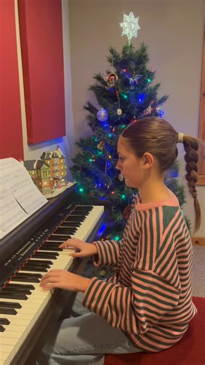 Here’s piano student Maddy Weaver playing Carol of the Bells!! | Hummingbird Music Ohio