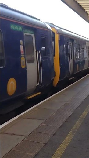 northern trains class 156448+156438 on 2N31 departing Middlesbrough station on the 25/09/2025