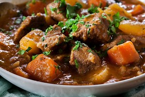 Slow Cooker Beef Stew - tender beef & hearty vegetables simmered in a rich, savory gravy.