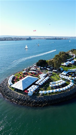 San Diego Food Wine Festival is almost HERE! 🍷🌊☀️ 📍 @sdfoodwine | November 2nd-9th Tickets in Link in Bio! 🎟️↖️ Have you gotten your tickets to the @sdfoodwine yet? Returning for its 21st year, this festival features 300 chefs, wineries, artists, serving up some of the best bites and drinks in town! 🔪🍹 This week long event was even voted Best Wine Festival in the US, and features events and dinners at some of San Diego’s best spots! It all concludes on an epic three day long festival aroun