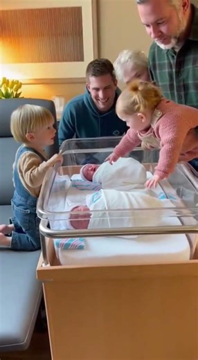Twins "Inspect" Their New Baby Brothers/Sisters! The Chaos Is Hilarious 😂4KVideo #Heartw #FunnyKids