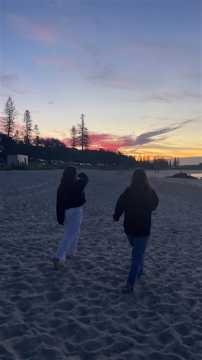 Perfect loop? @🪩⭐️🫧🌿🧡🫂☀️☕️ @Skye 🌴 #iliketheview #fyp #uni