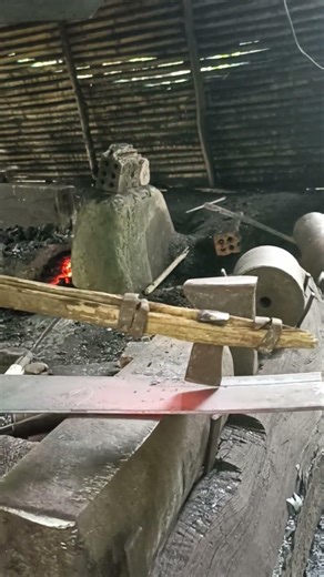 Oh, so this is how to manually split iron.😱#blacksmithing