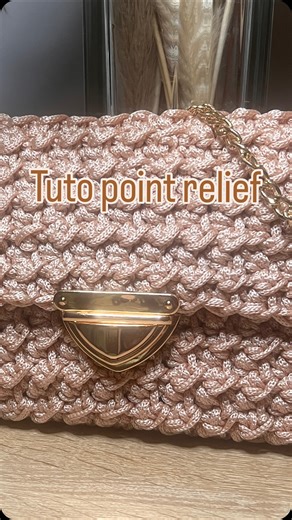 🧶 Nouveau tuto crochet : le point relief simple : maille coulée / demi-bride ! Facile à apprendre, idéal pour créer un rendu texturé et souple 💫 Tu l’as déjà essayé ? 💬 #tutocrochet #apprendrecrochet #pointcrochet #faitmain | Swannie creations