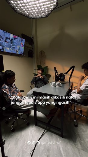 Masjid Muhammad Al-Fatih Wonosobo on Instagram‎: "فَإِذَا جَاءَ أَجَلُهُمْ لَا يَسْتَأْخِرُونَ سَاعَةً وَلَا يَسْتَقْدِمُونَ Artinya: “Apabila telah datang ajal mereka, maka mereka tidak dapat menundanya sesaat pun dan tidak pula dapat memajukannya.” (QS. Al-A‘raf: 34) Investasi akhirat yuk! 💎 Support program masjid dengan scan QR di atas, biar jadi tabungan surga kita semua 🙏🏻 🏦 Bank Muamalat 💰 No. Rek : 50 900 180 44 📱 No. Admin : 0812-1000-25 📍 A.n. Masjid Muhammad Al-Fatih Wonosobo #m