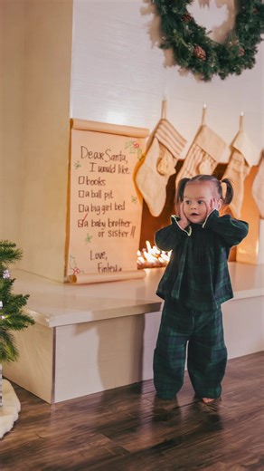 Santa brought the sweetest surprise… the Littles are getting bigger!!!🙈♥️🌲 @scottirvingphoto