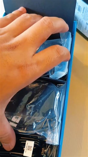 Stop settling for crackly comms! The Cardo Packtalk Edge isn't just an upgrade—it's a revolution in rider communication. Experience the difference with 2nd Generation Dynamic Mesh Communication (DMC): crystal-clear, stable, and effortless group chat for you and your crew. ​🔥 No more fumbling! Just say "Hey Cardo!" and keep your hands firmly on the bars. Installation is now easier than ever with the secure, sleek Magnetic Air Mount system. ​Ready to ride without compromise? Get the Edge today! �