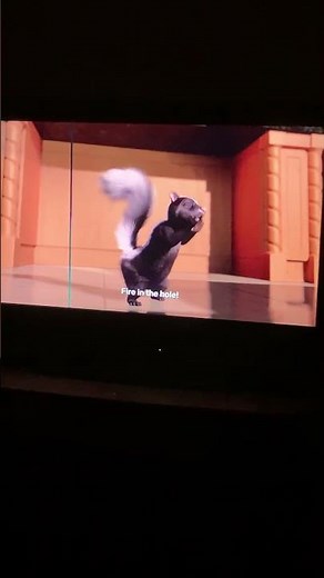 Stella the skunk fart 🦨💨 #overthehedge