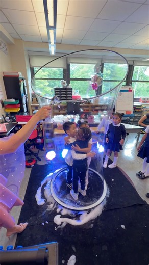 All friends together #bubbles #bubbleshow #magic #event
