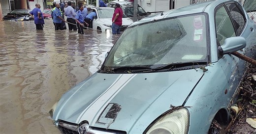 Mauritius and Reunion clean up after cyclone damage | Africanews
