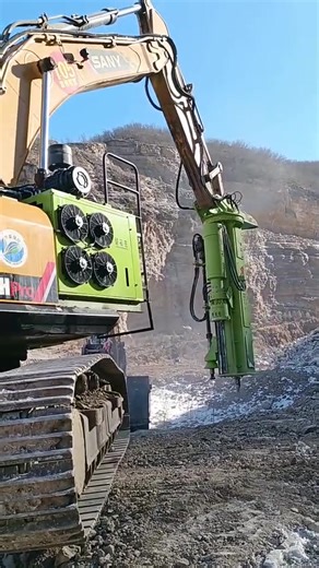 No explosives, zero vibration! This tool quietly demolishes rock in a city foundation pit, and neighbors are giving it a thumbs up. #rockbreaker #excavator #drillandsplit