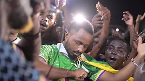 ⚽ Rendez-vous ce soir pour le derby de l'Océan Indien, Comores 🇰🇲 vs 🇲🇬 Madagascar ! ⚽ Comores Telecom et l'Association des supporters des Cœlacanthes (Damu N'dzima) vous invitent à suivre en direct le match Comores 🇰🇲 🆚 🇲🇬 Madagascar sur écran géant ! 🎥✨ 📅 Ce soir, à partir de 22h 📍 à Volovolo Venez nombreux pour soutenir nos Cœlacanthes ! Ambiance garantie par Dj ALP ! 🔥 Veri Piya 💚💚💚💚💚 #ComoresTélécom 💙💙💙 #FiertéComorienne #ComoresVsMadagascar #EnsemblePourNosCœlacanthes 