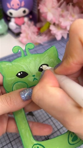 ON TRANSFORME DES CARTONS EN DIY!!On fait un cadre pour Polaroïd en forme de chat alien 👽 😺Tu ferais