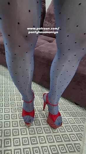 In blue tights 💎 🦵 💯 💙 😍 More my pantyhose photos and videos: www.patreon.com/pantyhosemaniya www.boosty.to/pantyhosemaniya Donations for me: www.paypal.me/pantyhosemaniya #tights #fashiontights #tightsfashion #bluetights #sheertights #patterntights #pantyhose #heels #highheels #heelsmurah #heelsaddict | KaktusovNet