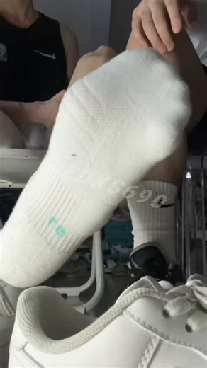 【🔝 @Ayess690 @Fellowasir 双S爆控🧠】少爷们的臭脚球袜就是傻逼的催情剂 听着命令爆吸爽喷发抖吧🖕（粗口完整版💰）💰～粗口视频、语音、语音条｜🧦🦶录制～定制yw🧦🩲🩳｜收贡畜🏧🐶1️⃣转发+点赞评论（抽送yw🧦🩲、录制完整）2️⃣加V交友：Fann699🚪49.9💰～送录制#粗口羞辱 #体育生 #臭脚 #上贡
