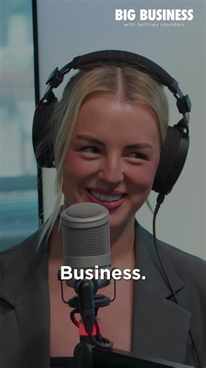 Who would want to start an account purely to post about influencers? And in a world full of reddit threads and anonymous accounts - why would you start a page with your face and identity on display? Let’s talk about the business of running what most would consider to be an influencer gossip account 👀 Today I’m joined by Amber from @influencerupdates.au and there’s no messing around, I go straight in with the questions everyone would be dying to know. What inspires someone to start an account wh