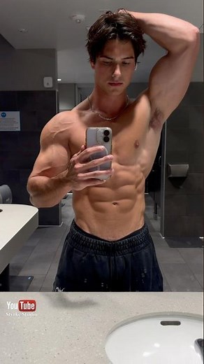 Fitness Model Bodybuilding Shredded Muscle Pump Posing Landin Gicking Styrke Studio #fitness #abs