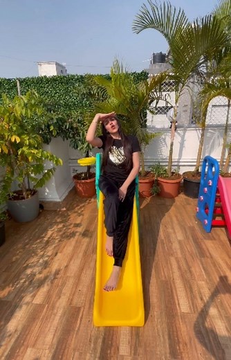 ESHA DEOL on Instagram: "What I have landed myself into! @tusshark89 Thank you guys for keeping the humour alive and your creative juices flowing. Giving a shoutout to all the creative minds out there on the story. #friendshipgoals #eshadeolsinging #kyadilnekaha #iwarnedyouthough #iamnotasinger😂"