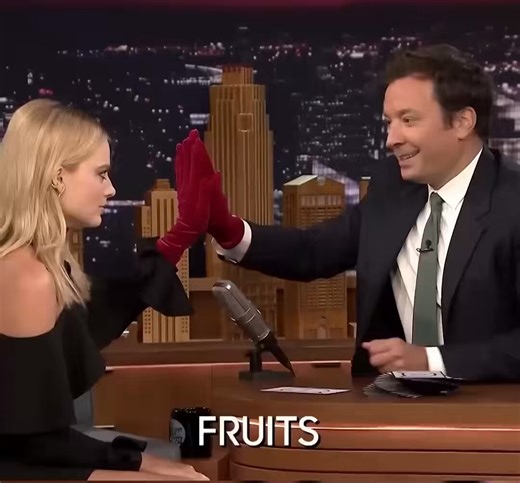 Jimmy Challenge with Margot Robbie at jimmy fallon show 😂